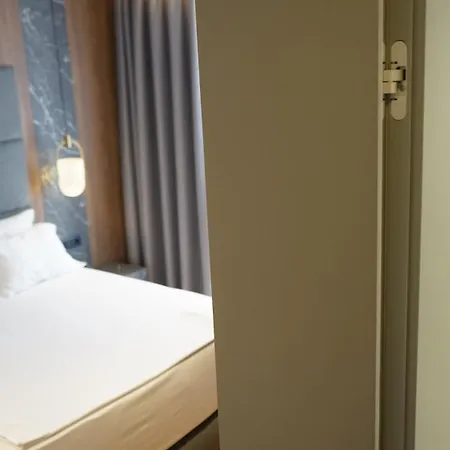 Arbnor Boutique 4* Tiran