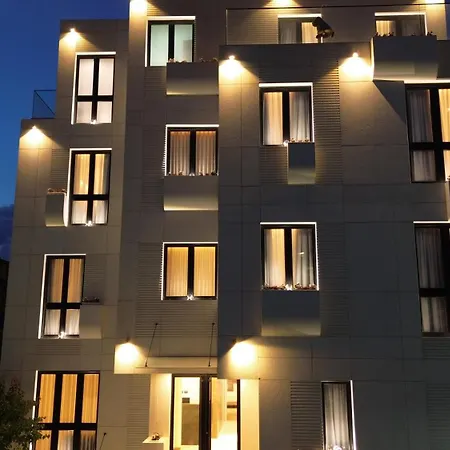 Arbnor Boutique מלון טיראנה